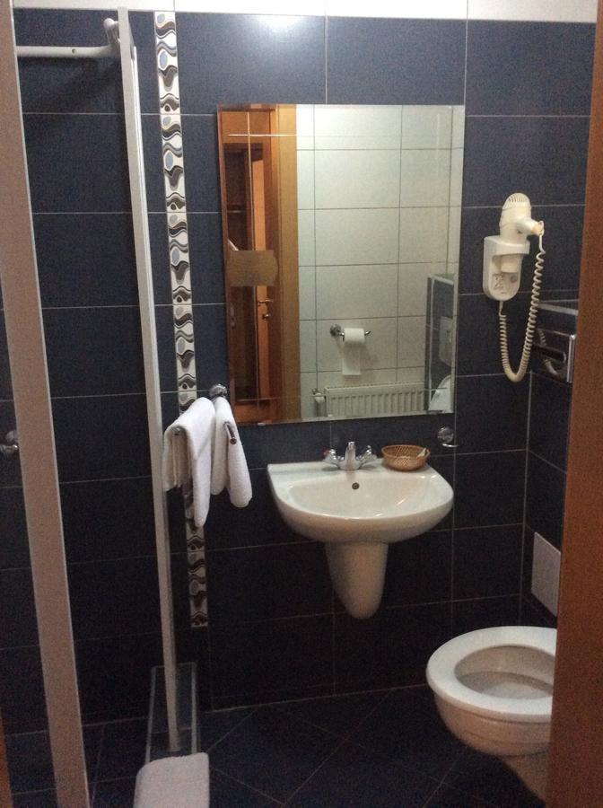 Pensiunea Casa Alba Ghimbav Buitenkant foto