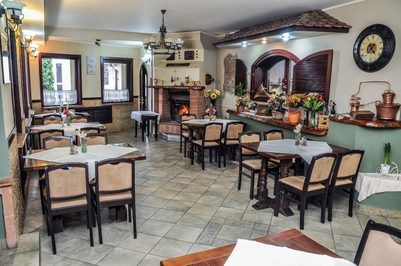 Pensiunea Casa Alba Ghimbav Buitenkant foto